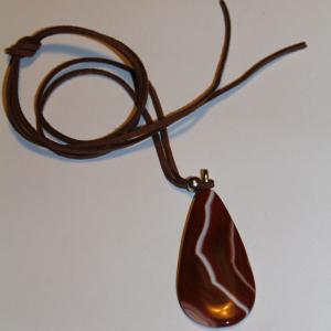 Necklace pear shape agathe 60x30mm with suede cord