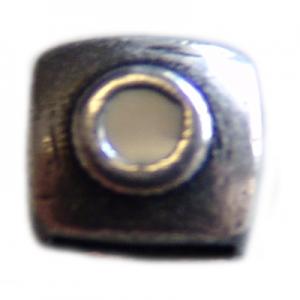 Rectángulo 7x6mm con esmalte blanco,int.5x2mm