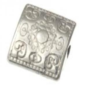 10x10mm graven square, 1.5mm hole